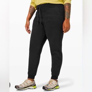 Lululemon Scuba High Rise Jogger
Size 6